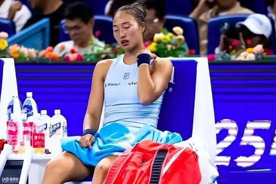 滑出前二十, 发球时的持